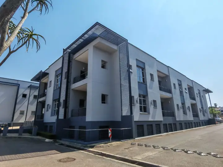 Office block at Corporate Park 66 in grey, white and charcoal